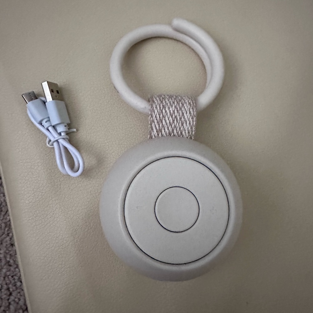 Hatch Go Cream (Putty)  Portable Sound Machine